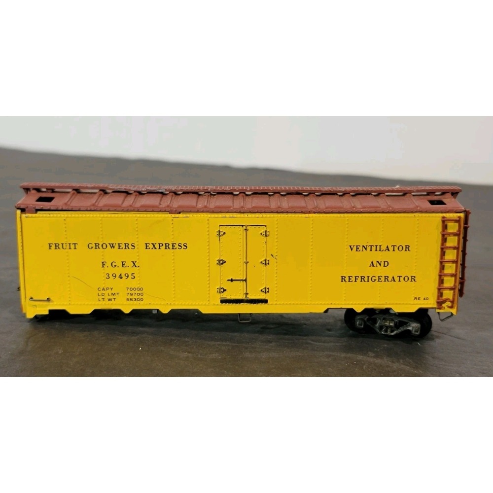 Vintage Ho Scale Reefer Car Fruit Growers Express Refrigerator Car Model Train